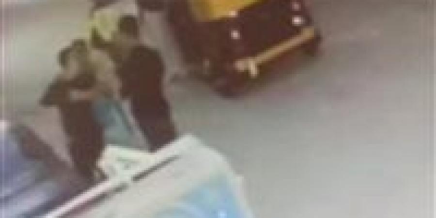 بالبلدي: ضبط
      شخص
      لتعديه
      على
      آخر
      بسلاح
      أبيض
      بالبحيرة