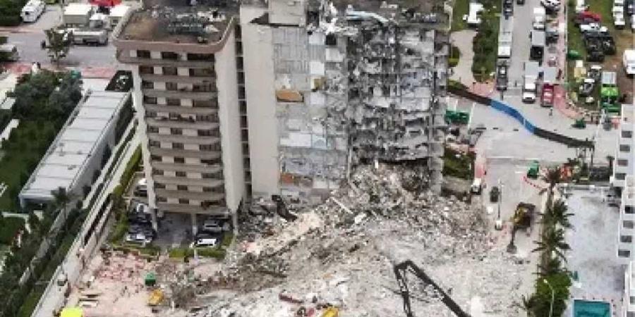 مسئولون
      أمريكيون:
      إخلاء
      مبنى
      شاهق
      بمانهاتن
      بعد
      سقوط
      أحجار
      منه
      وانهيار
      أعمدة