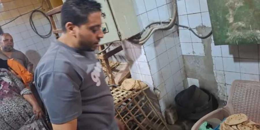 من
      أجل
      رغيف
      خبز
      مطابق
      لمواطن..
      36
      محضرًا
      خلال
      حملات
      رقابية
      مكثفة
      بمساكن
      البترول
      بطنطا
      وبسيون
      والمحلة
      وكفر
      الزيات