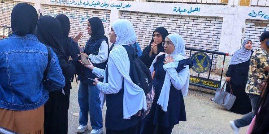 بالبلدي: تباين
      ردود
      الأفعال
      في
      أسوان
      عقب
      امتحان
      التفاضل
      والتكامل