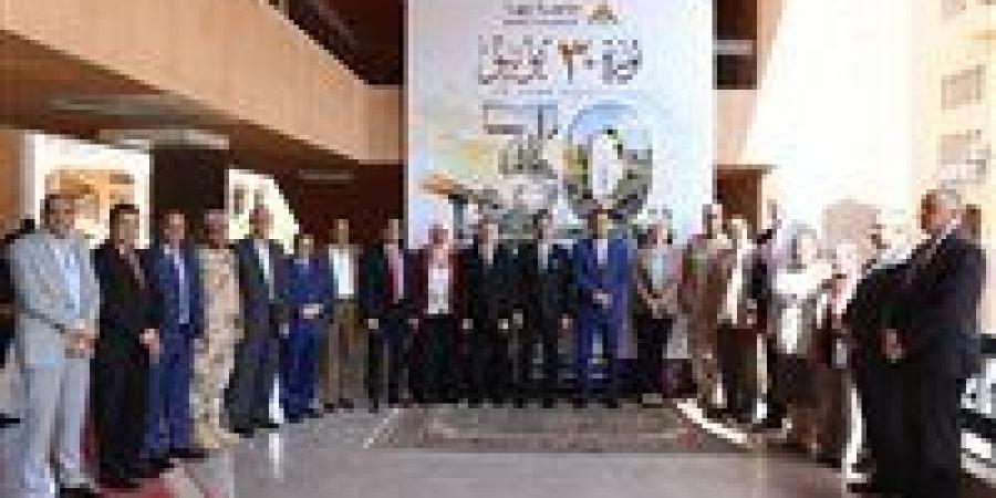 بالبلدي: محافظ
      القليوبية
      ورئيس
      جامعة
      بنها
      يشهدان
      احتفالية
      الجامعة
      بذكرى
      ثورة
      30
      يونيو