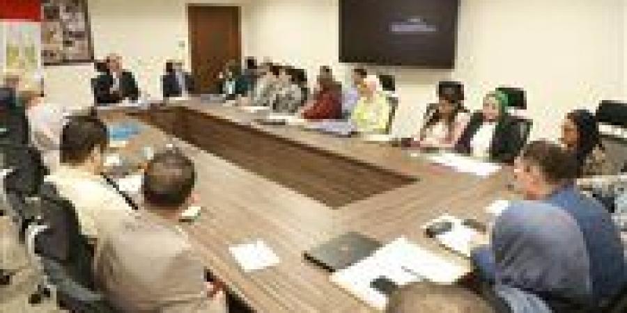 بالبلدي: قرارات
      لنائب
      وزير
      الصحة
      خلال
      اجتماع
      موسع
      مع
      قيادات
      الطب
      الوقائي..
      تفاصيل