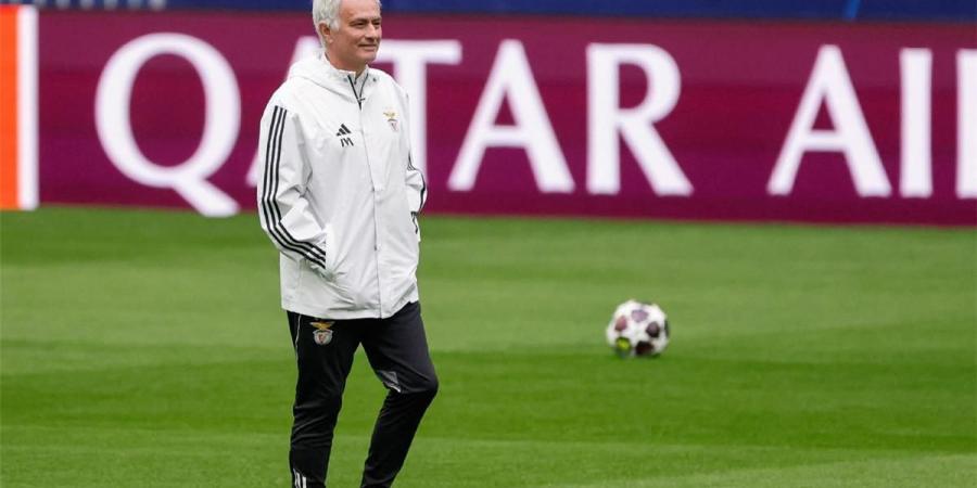بالبلدي : عهد
      جديد..
      موعد
      أول
      حصة
      تدريبية
      لـ
      ريال
      مدريد
      مع
      مورينيو
