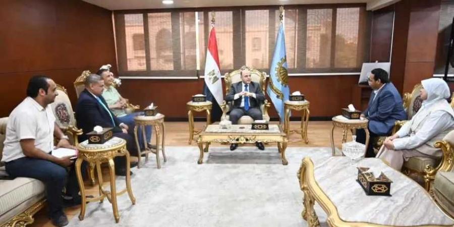الغربية
      تنضم
      إلى
      المرحلة
      الأولى
      من
      مشروع
      «القرية
      المنتجة»
      في
      خطوة
      نوعية
      لتحويل
      القرى
      إلى
      مراكز
      إنتاج
      متكاملة