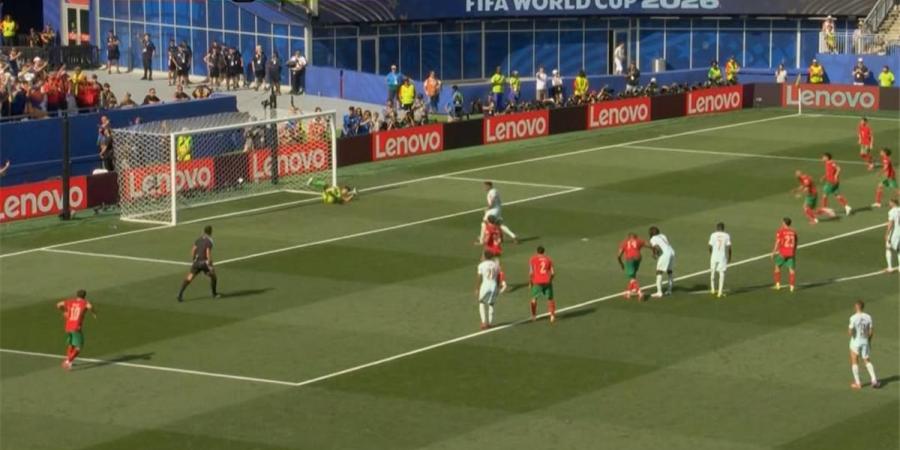 بالبلدي : فيديو
      |
      ياسين
      بونو
      يتصدى
      لـ
      ركلة
      جزاء
      من
      مبابي
      في
      مباراة
      المغرب
      وفرنسا