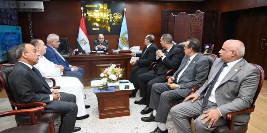 محافظ
      الغربية
      يلتقي
      أعضاء
      مجلسي
      النواب
      والشيوخ
      لبحث
      مشكلات
      الدوائر