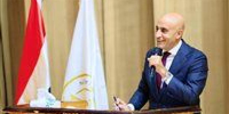 بالبلدي : ثانوية
      عامة..
      وزير
      التعليم
      يتابع
      امتحاني
      الفيزياء
      والتاريخ
      ويشدد
      على
      الانضباط
      الكامل
      باللجان