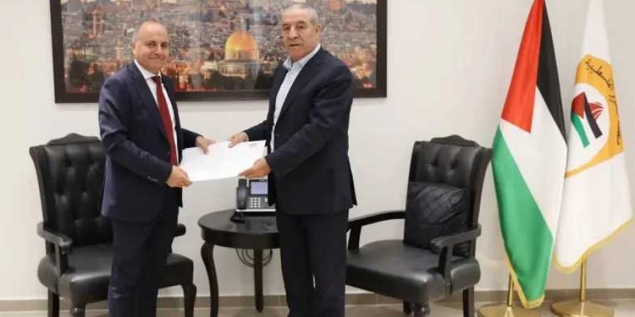 سفير
      مصر
      في
      رام
      الله
      يلتقي
      نائب
      الرئيس
      الفلسطيني