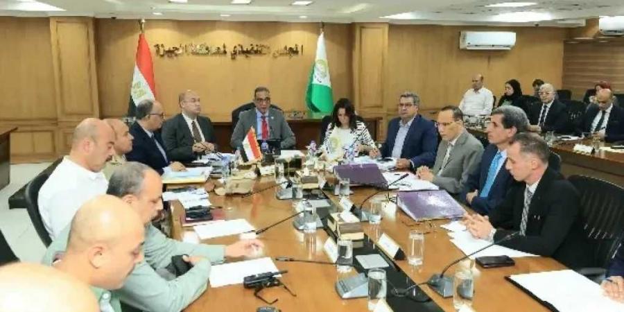 محافظة
      الجيزة
      تضبط
      399
      عربة
      ومعدة
      لمواجهة
      ظاهرة
      النباشين
      والفريزة