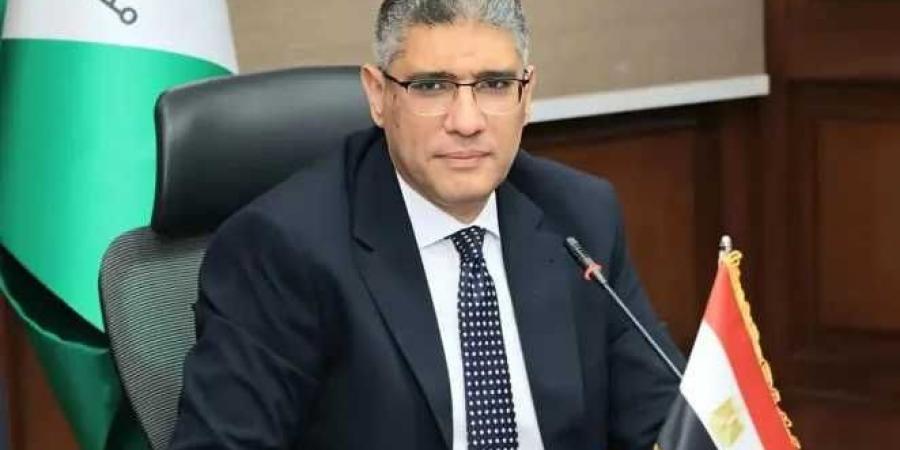 محافظ
      الجيزة
      يتابع
      تطوير
      حي
      الوراق..
      تقليص
      نقاط
      القمامة
      وإنشاء
      سوق
      حضاري
      بديل
      للقضاء
      على
      الإشغالات