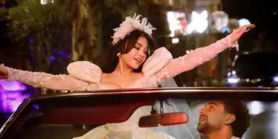 هيفاء
      وهبي
      تفاجئ
      جمهورها
      بطرح
      أغنيتين
      جديدتين
      دفعة
      واحدة..
      quot;بحبكquot;
      وquot;ميتسوبيشيquot;