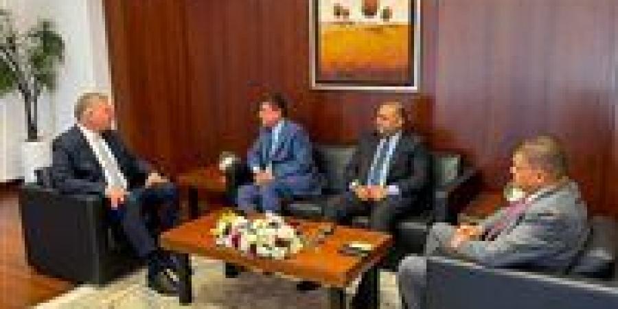 بالبلدي: وزير
      البترول
      يبحث
      مع
      رئيس
      الفوسفات
      الأردنية
      توسيع
      المشروعات
      التعدينية
