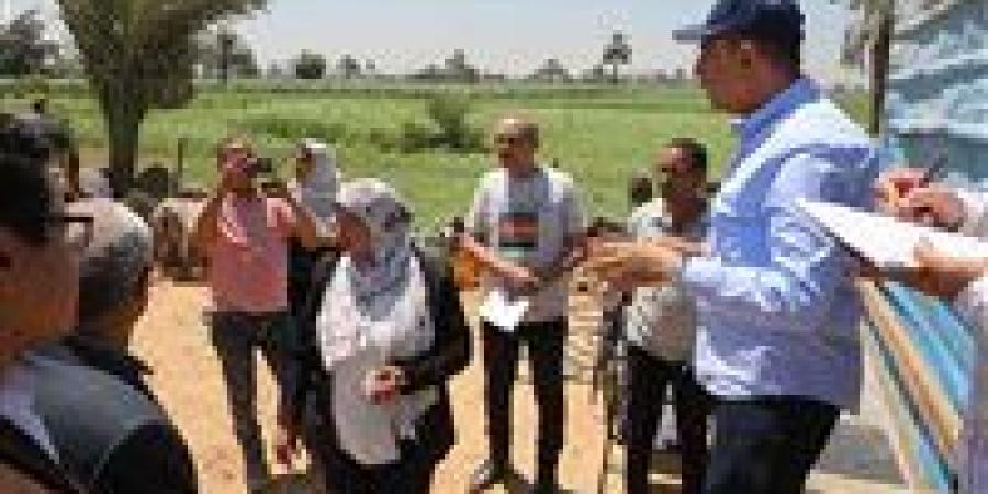 بالبلدي: محافظ
      المنيا
      يصادر
      معدات
      ومواد
      بناء
      ببني
      مزار
      ومغاعة
      لتعديهم
      بالبناء