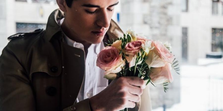 بالبلدي : علامات الرجل العاشق ونظراته وغيرته وأسراره