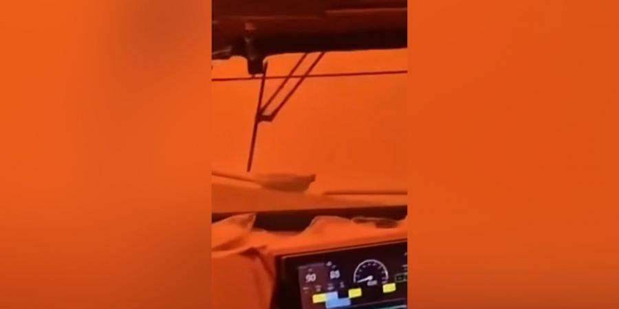 بالبلدي: وسط ذعر الركاب.. شاهد حريق غابات يلتهم عربة قطار في كندا