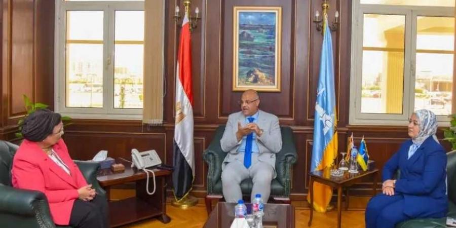 محافظ
      الإسكندرية
      يستقبل
      نائب
      وزير
      الصحة
      لمتابعة
      الخطة
      التنفيذية
      لتحسين
      الخصائص
      السكانية