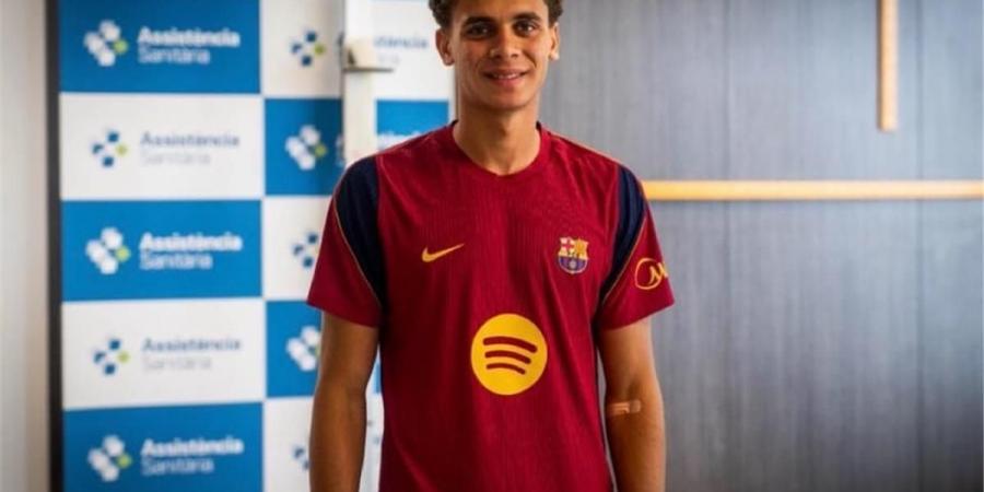 بالبلدي : كم
      ربح
      برشلونة
      من
      مشاركة
      حمزة
      عبد
      الكريم
      في
      كأس
      العالم؟