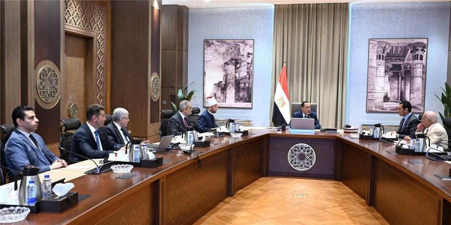 بالبلدي : رئيس
      الوزراء
      يناقش
      أزمة
      أرض
      الزمالك
      التابعة
      للأوقاف..
      وتوجيهات
      بالوصول
      إلى
      حل
      نهائي