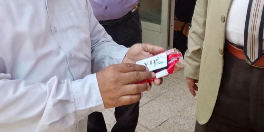 بالبلدي : الثانوية
      العامة
      2026..
      ضبط
      سماعة
      في
      باكو
      بسكويت
      مع
      طالب
      بالأقصر