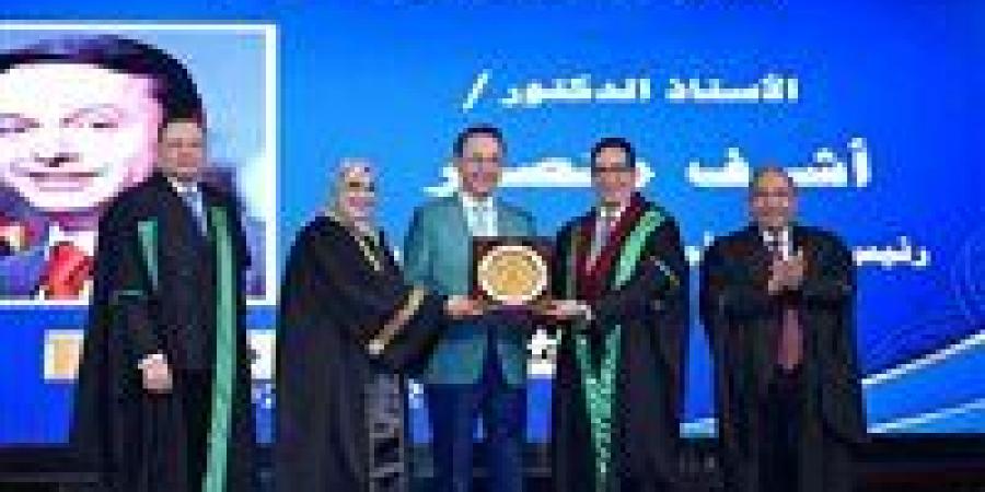 بالبلدي : علوم
      القاهرة
      تحتفي
      بالمئوية..
      ورئيس
      الجامعة
      يدشن
      الكتاب
      التذكاري
      والموقع
      الإلكتروني