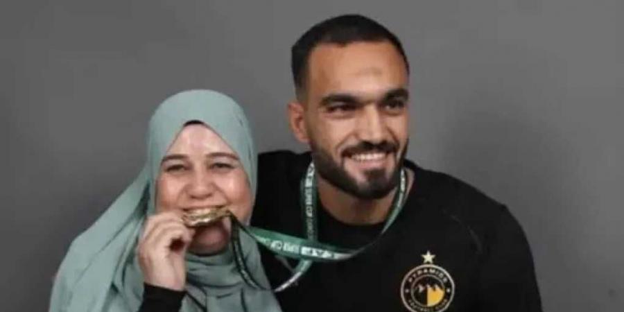 مصطفي
      زيكو
      يوجه
      رسالة
      لوالدتة
      ”هتفضلي
      رقم
      واحد”