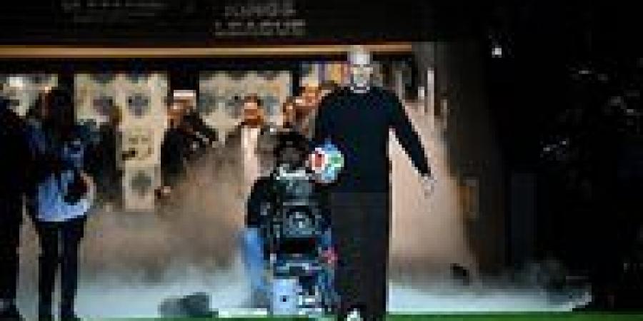 بالبلدي: زيدان
      يبدأ
      حقبته
      مع
      منتخب
      فرنسا..
      وهذا
      موعد
      الإعلان