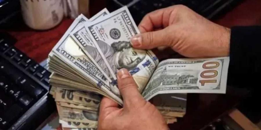 الدولار
      يرتفع
      ويقترب
      من
      51
      جنيها
      في
      البنوك