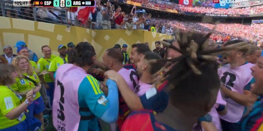 بالبلدي : توريس
      يسجل
      هدف
      التقدم
      لإسبانيا
      في
      مرمى
      الأرجنتين
      ويقربها
      من
      لقب
      كأس
      العالم