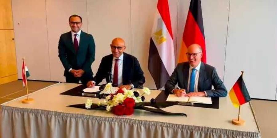 وزير
      التعليم
      يوقع
      إعلان
      نوايا
      مشترك
      مع
      وزير
      الدولة
      بجمهورية
      ألمانيا
      الاتحادية
      لتطوير
      المدارس
      الفنية