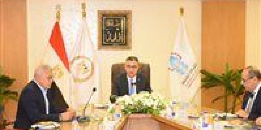 بالبلدي: وزير
      التموين
      يترأس
      عمومية
      القابضة
      الغذائية
      لمتابعة
      كاري
      أون
      وتأمين
      المخزون
      الاستراتيجي
      للسلع