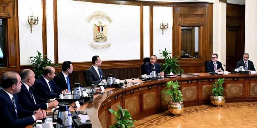 رئيس
      الوزراء
      يتابع
      موقف
      الإعداد
      لتنفيذ
      التعداد
      العام
      للسكان
      والإسكان
      والمنشآت
      2027