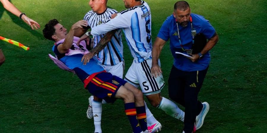 بالبلدي : رد
      فعل
      غير
      متوقع
      من
      جافي
      بشأن
      تعرضه
      للاعتداء
      من
      باريديس