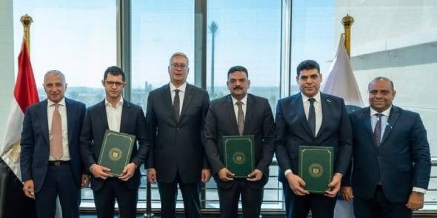بالبلدي: وزير
      البترول
      يشهد
      توقيع
      اتفاقية
      إنشاء
      مصنع
      أسمدة
      فوسفاتية
      متكامل
      بالعين
      السخنة