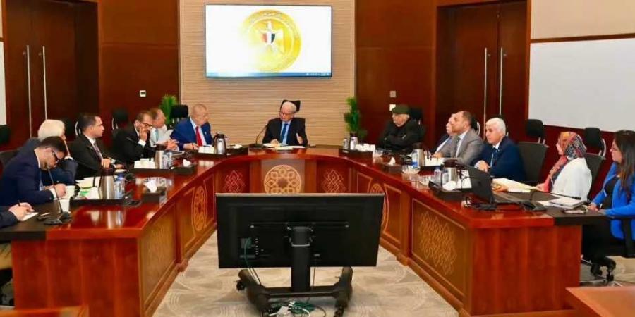 نائب
      رئيس
      الوزراء
      يبحث
      مع
      الاتحاد
      المصري
      للمستثمرين
      دعم
      الاستثمار
      وتعزيز
      دور
      القطاع
      الخاص