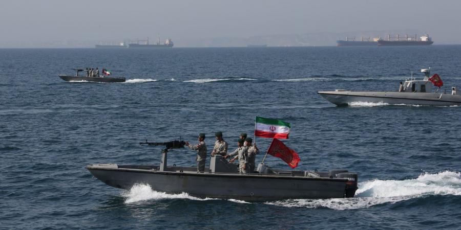 بالبلدي: إيران: "اندلاع حريق في ناقلة نفط بعد محاولتها عبور مسار مُفخخ بالألغام قرب هرمز"