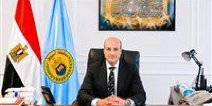 بالبلدي : لحماية
      العمال
      من
      الموجة
      الحارة..
      محافظ
      أسيوط
      يقرر
      تعديل
      مواعيد
      ورديات
      النظافة