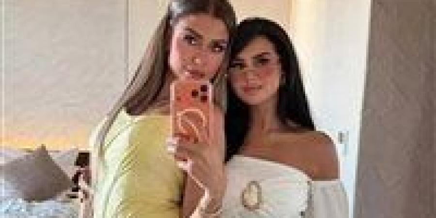 بالبلدي: فرح
      شعبان
      تحسم
      حقيقة
      خلافها
      مع
      منة
      عرفة
      بسبب
      علي
      غزلان:
      مخسرش
      بنت
      عشان
      راجل