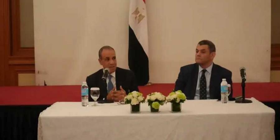وزير
      الخارجية
      يلتقي
      بأعضاء
      الجالية
      المصرية
      في
      الفلبين