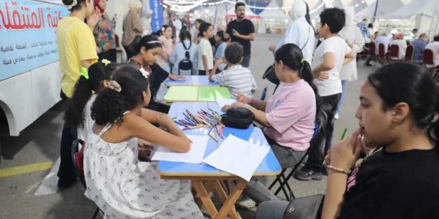 إقبال
      جماهيري
      كبير
      على
      معرض
      بورسعيد
      للكتاب..
      وزوار
      يتسابقون
      لاقتناء
      الكتب
      وحضور
      الفعاليات