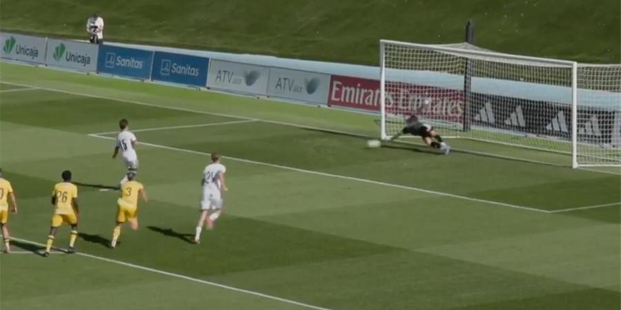 بالبلدي : فيديو
      |
      بداية
      غريبة
      لمشروع
      مورينيو..
      ضربة
      جزاء
      في
      الدقيقة
      الأولى
      من
      مباراة
      ريال
      مدريد
      الودية