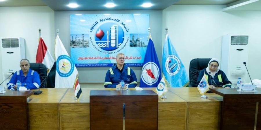 بالبلدي : وزير
      البترول:
      إنتاج
      الخام
      يسجل
      أعلى
      مستوى
      في
      عامين..
      وصادرات
      المنتجات
      البترولية
      تقفز
      إلى
      2.3
      مليار
      دولار
      بالنصف
      الأول
      من
      2026