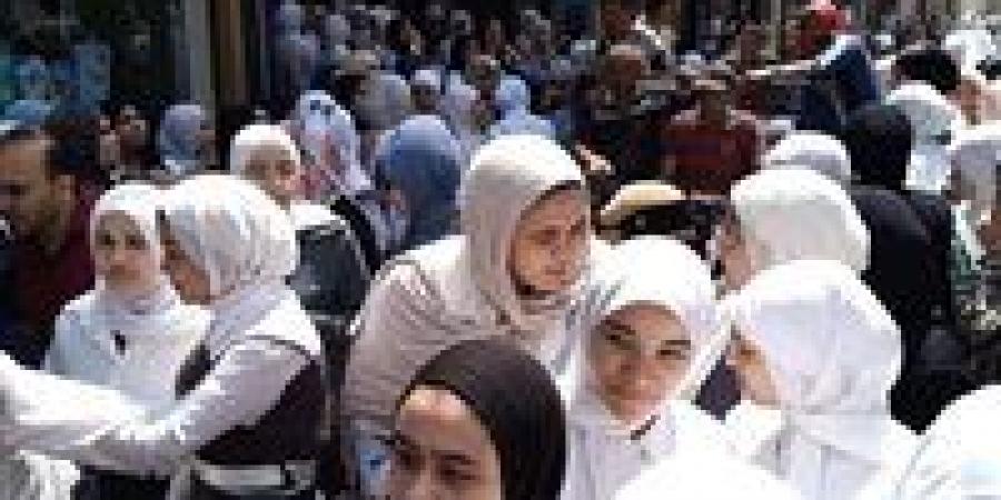 بالبلدي : هل
      يحق
      لطلاب
      الثانوية
      التحويل
      لكليات
      بمحافظات
      أخرى
      بدون
      موقع
      التنسيق؟