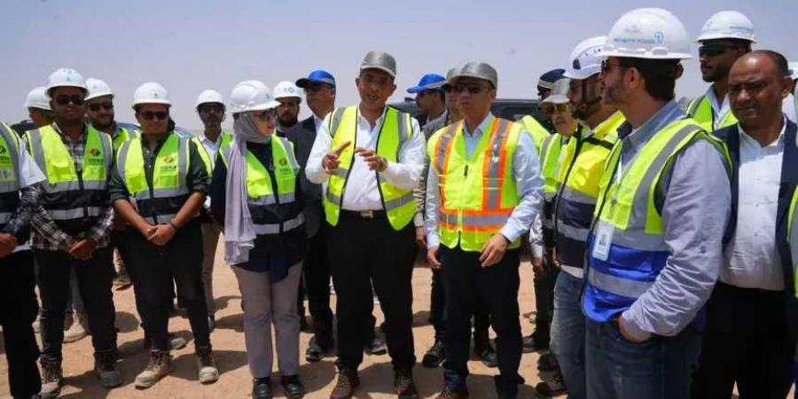 وزير
      العمل
      ومحافظ
      البحر
      الأحمر
      :بيئة
      العمل
      الآمنة
      هي
      بوابة
      الاستثمار....وشراكة
      مصرية
      صينية
      لتعزيز
      الاقتصاد
      الأخضر..
      وتوفير
      فرص
      العمل
      اللائق
      للشباب
      .