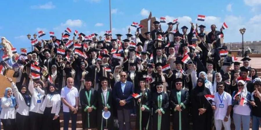 محافظ
      الإسكندرية
      يشهد
      عروض
      القوات
      البحرية
      أمام
      النصب
      التذكاري
      للجندي
      المجهول
      احتفالًا
      بالعيد
      القومي
      ال74
      للمحافظة