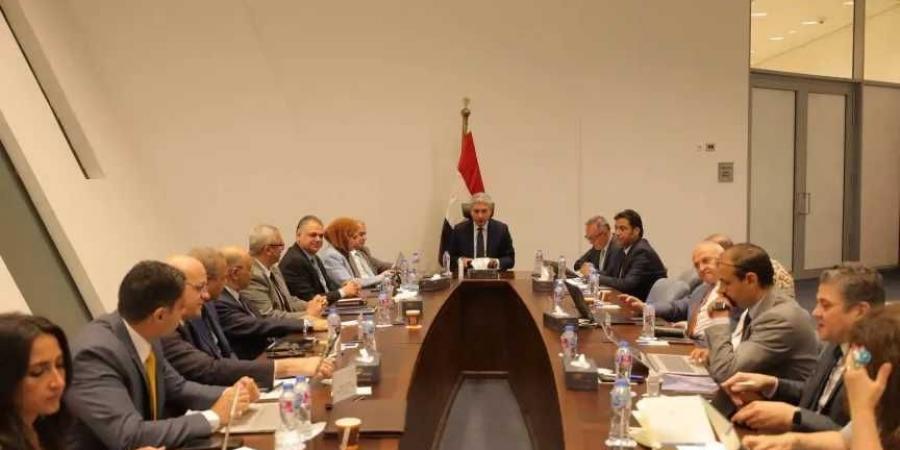 وزير
      السياحة
      والآثار
      يترأس
      اجتماع
      مجلس
      إدارة
      هيئة
      المتحف
      المصري
      الكبير