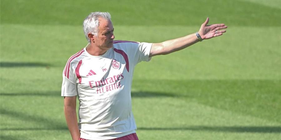 بالبلدي : مورينيو
      يصدم
      نجم
      ريال
      مدريد
      ويقرر
      الاستغناء
      عنه