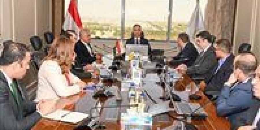 بالبلدي: وزير
      التموين
      يبحث
      مع
      شركة
      أورانج
      مصر
      سبل
      التعاون
      في
      تنفيذ
      المشروع
      القومي
      كاري
      أون