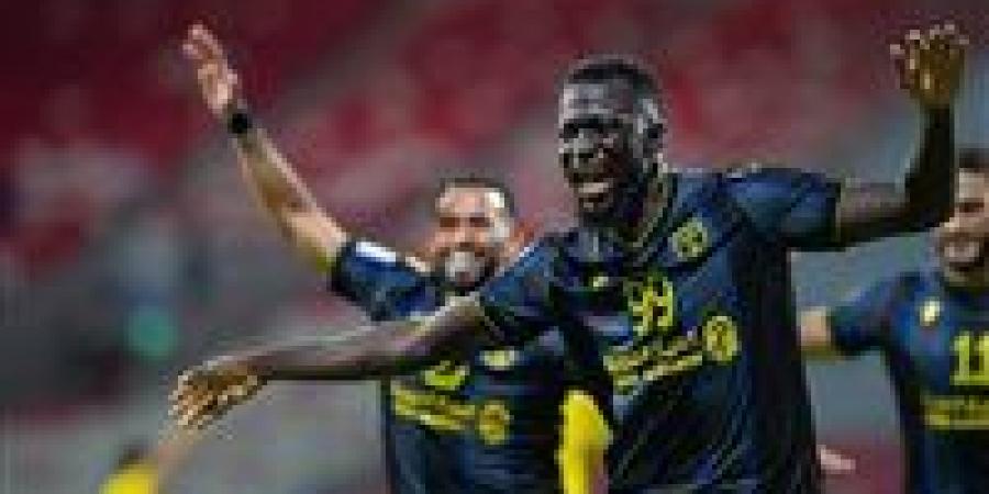 بالبلدي: بسبب
      مدرب
      الزمالك
      السابق..
      بارو
      يقترب
      من
      الخليج
      السعودي