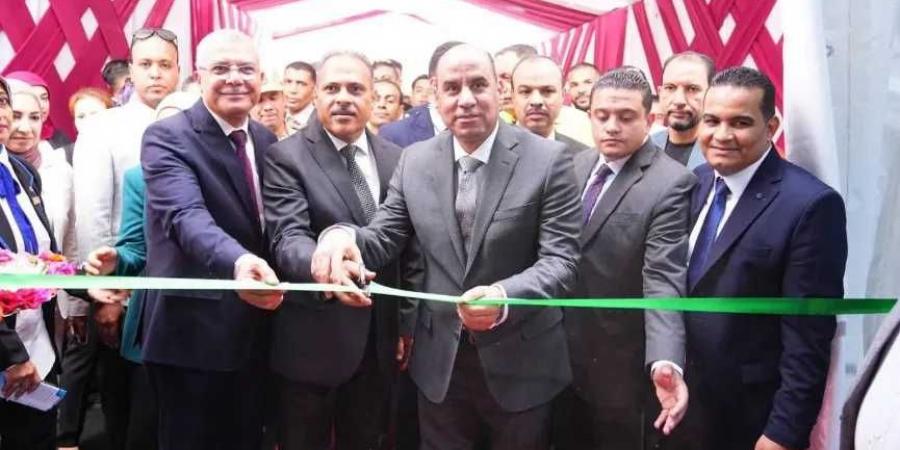 وزير
      العمل
      ومحافظ
      الشرقية
      يفتتحان
      الملتقى
      القومي
      للتشغيل
      بمشاركة
      55
      شركة
      خاصة
      من
      5
      محافظات