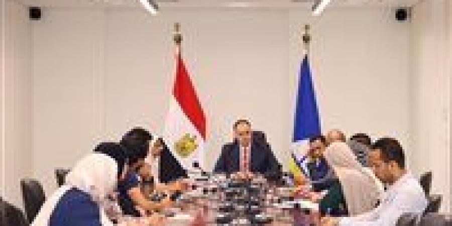 بالبلدي: لجنة
      ميدانية
      لحصر
      الأراضي
      والوحدات
      الصحية
      تمهيدًا
      لتنفيذ
      المنظومة
      الجديدة
